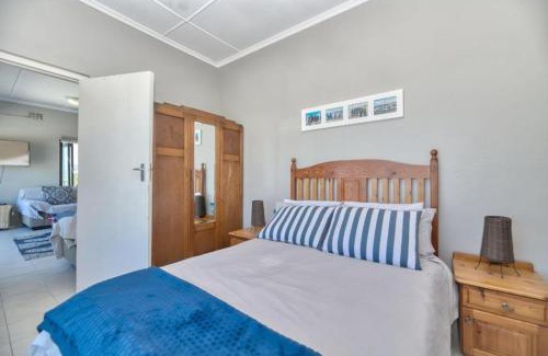 L'Agulhas House | Family-Friendly Georgie: A Delightful 4-Star Retreat