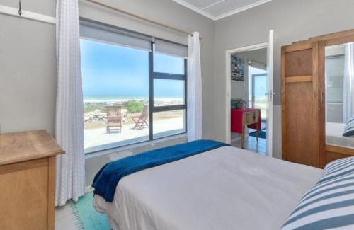 L'Agulhas House | Family-Friendly Georgie: A Delightful 4-Star Retreat