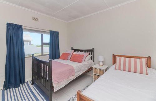 L'Agulhas House | Family-Friendly Georgie: A Delightful 4-Star Retreat