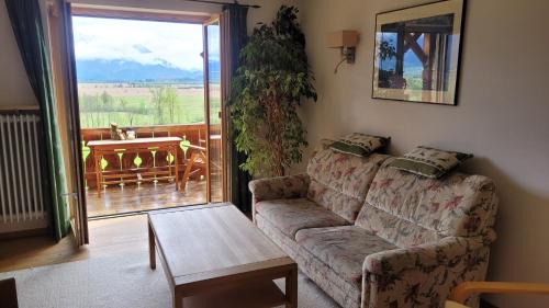 Murnau am Staffelsee Apartment | Georgihof Ferienwohnungen: Oceanfront Retreat with Pool