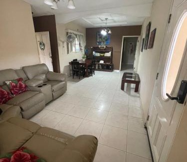 La Villa de los Santos House | Geos House