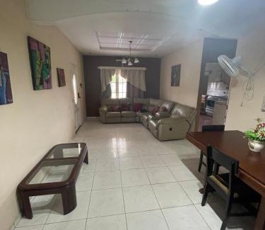 La Villa de los Santos House | Geos House