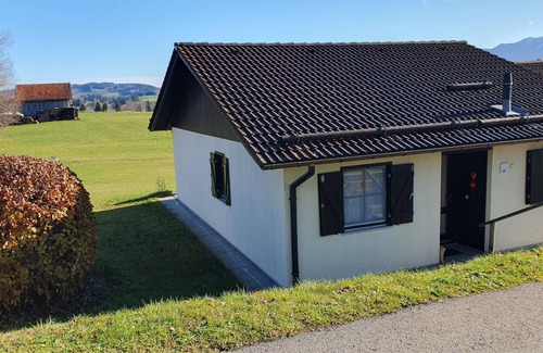 Lechbruck House | Tranquil Lake View Retreat at Gepflegtes Eckhaus 111