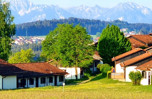 Lechbruck House | Tranquil Lake View Retreat at Gepflegtes Eckhaus 111