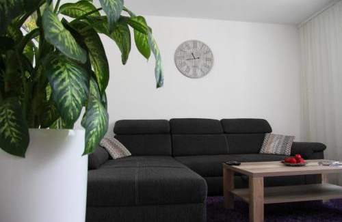 Mitte Apartment | Spacious 4-Room Apartment by the Kaiserthermen - 9.2/10!