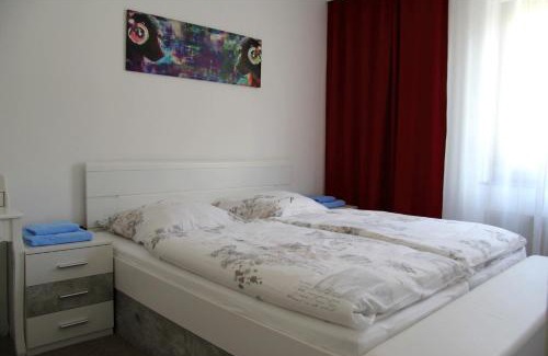 Mitte Apartment | Spacious 4-Room Apartment by the Kaiserthermen - 9.2/10!