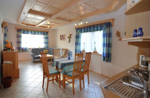 Stocking Apartment | Panoramic View Holiday Home with Spa & Breakfast Included