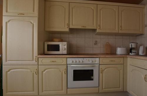 Kroepelin Apartment | Geräumige Ferienwohnung mit Garten in Brusow, cleaning included