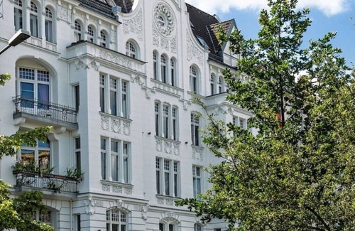 Kreuzberg Apartment | Spacious Apartment in Kreuzberg with Breakfast Included