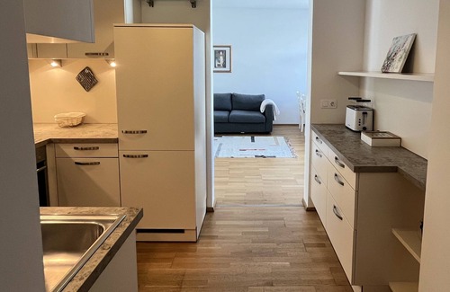Brigittenau Apartment | Spacious Apartment Near Augarten with Balcony & Hot Tub