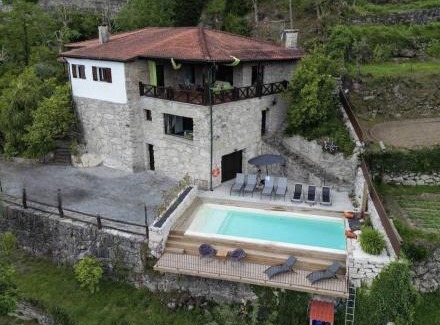 Bouro House | Guest Rated 9.4: Gerês - Refúgio das Laranjeiras Retreat