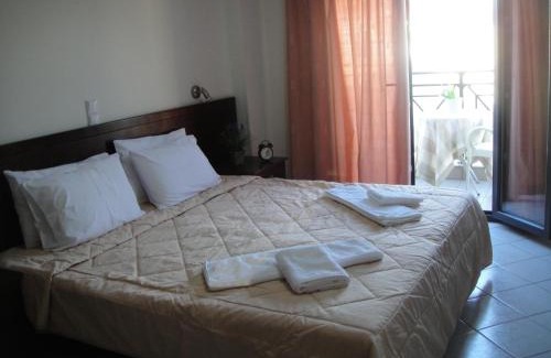 Lesvos Apartment | Relaxing Gera Bay Studios with Ocean View & Pool Access