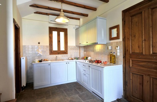 Gera House | Inviting Gera's Olive Grove with Family-Friendly Amenities