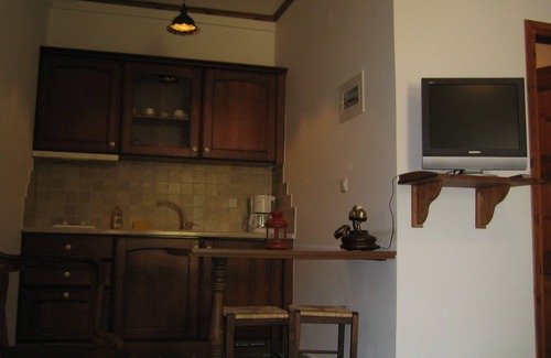 Gera House | Inviting Gera's Olive Grove with Family-Friendly Amenities