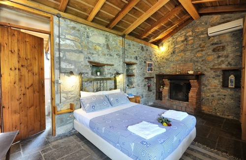 Gera House | Inviting Gera's Olive Grove with Family-Friendly Amenities