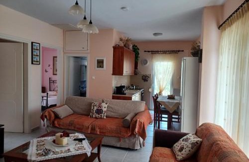 Gerakini Apartment | Family-Friendly Gerakini 2BR Apartment with Pool Access