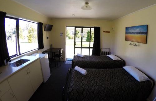 Geraldine Resort | Family-Friendly Geraldine TOP 10 Holiday Park with Kitchen Access