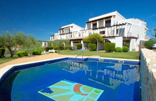 El Perello House | Geranio: Oceanfront Escape with Pool & Child-Friendly Vibes