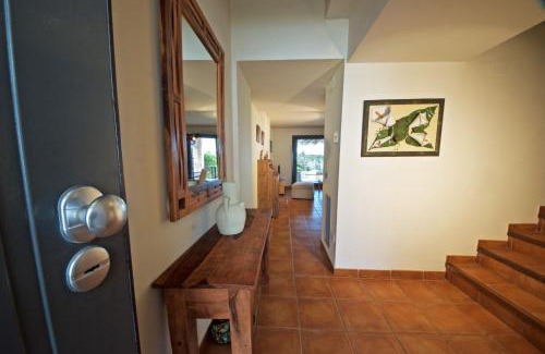 El Perello House | Geranio: Oceanfront Escape with Pool & Child-Friendly Vibes