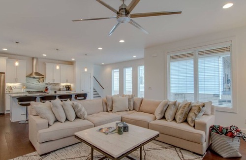 Salemtown House | Germantown Super Pad with Rooftop Deck & Breakfast Included