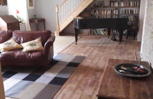 Coed Y Bryn House | Discover Gernos Farmhouse: 4-Star Stay with Pet-Friendly Perks