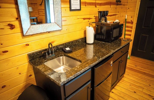 Mt. Sherman Cabin | Geronimo Cabin - Cozy Lodging at Horseshoe Canyon Ranch