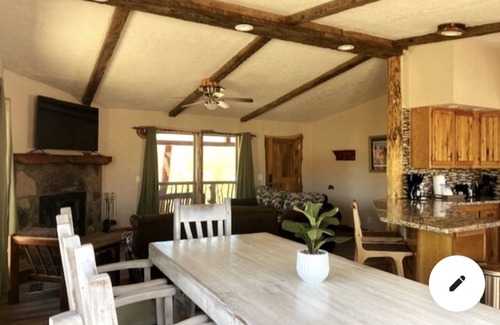 Timberon Cabin | Geronimo Cabin: Unforgettable Views and Pet-Friendly Comfort
