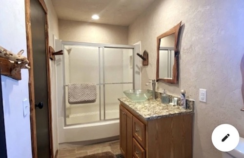 Timberon Cabin | Geronimo Cabin: Unforgettable Views and Pet-Friendly Comfort
