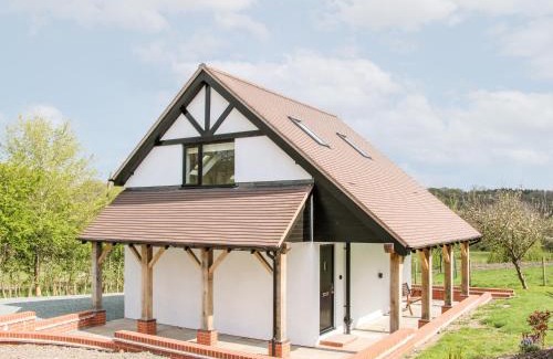 Little Stretton Apartment | Experience Gerry's Place: Pet-Friendly 4-Star Getaway