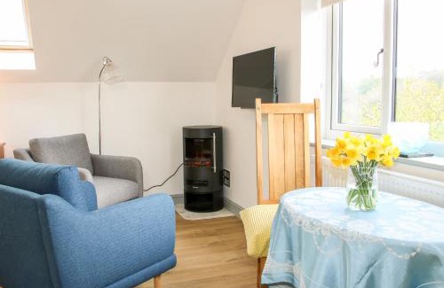 Little Stretton Apartment | Experience Gerry's Place: Pet-Friendly 4-Star Getaway