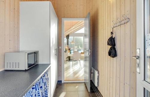 Oster Hurup House | Cozy Oceanfront Retreat "Gertrud" with Spa & Breakfast