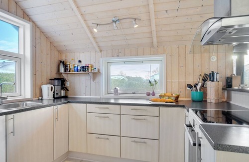 Oster Hurup House | Cozy Oceanfront Retreat "Gertrud" with Spa & Breakfast