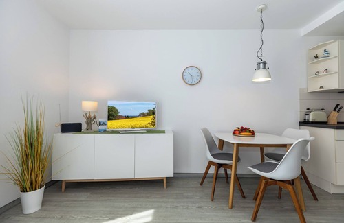Alt Gaarz Apartment | Elegant Oceanfront Getaway - Ferienwohnung Ostseeluft