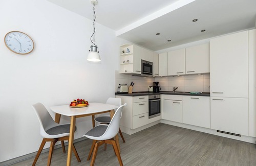 Alt Gaarz Apartment | Elegant Oceanfront Getaway - Ferienwohnung Ostseeluft
