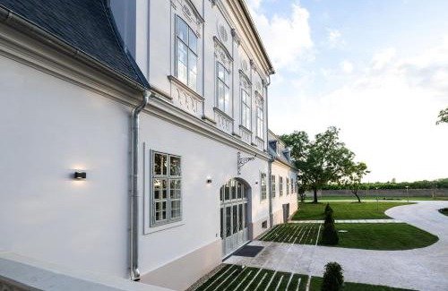 Geszt House | Discover Arany János Vendégház: Family & Pet-Friendly Stay