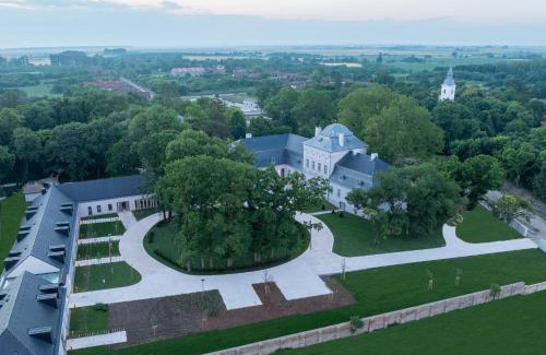 Geszt House | Discover Arany János Vendégház: Family & Pet-Friendly Stay