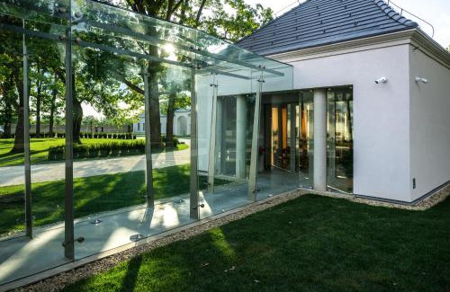 Geszt House | Discover Arany János Vendégház: Family & Pet-Friendly Stay