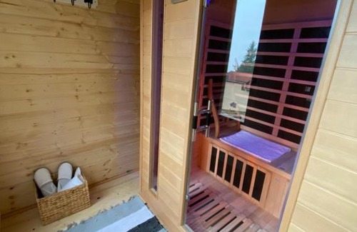 Nagymaros House | Gesztenyés Ház: Perfect Family Retreat with Pool & Hot Tub