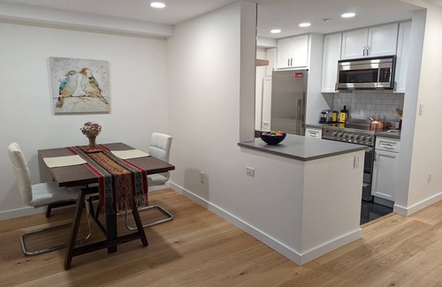 Downtown Seattle Condo | Experience Unique Views and Enjoy Complimentary Breakfast
