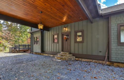 Mineral Bluff House | Experience New Heights with Breakfast Included