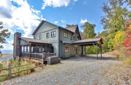 Mineral Bluff House | Experience New Heights with Breakfast Included