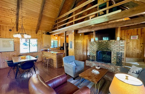 Idyllwild Cabin | Discover Serenity at Naughty Pines – Pet Friendly Retreat!