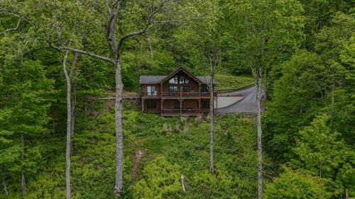 Wolf Laurel House | Tranquil Cabin with Hot Tub & Mountain Views in Asheville