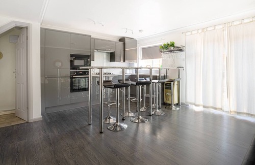 Peacehaven House | Relax in Comfort: Get Away Home with Hot Tub for 4