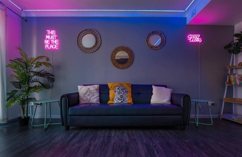 Peacehaven House | Relax in Comfort: Get Away Home with Hot Tub for 6