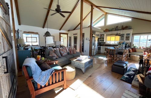 Grand County House | Escape to a Beautiful View with Breakfast and Kitchen Access