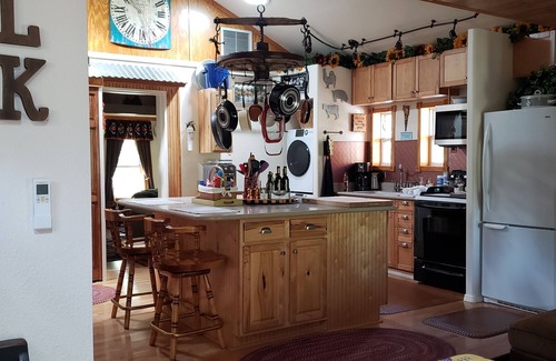 Tijeras House | Relax in the Mountains at Cuddle Cottage - Pet Friendly Stay