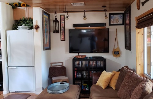 Tijeras House | Relax in the Mountains at Cuddle Cottage - Pet Friendly Stay