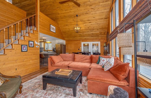 The Woods Ski Chalet | Relax and Unwind: Guest Rated 9.8 with Pool & Spa