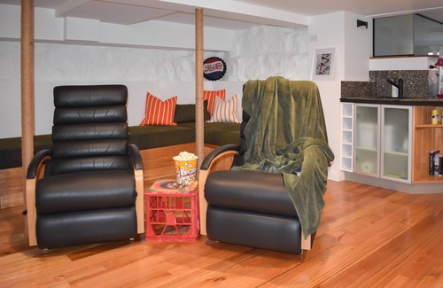 West Hobart Apartment | Experience the Funky Den: Your Spa Retreat in Hobart